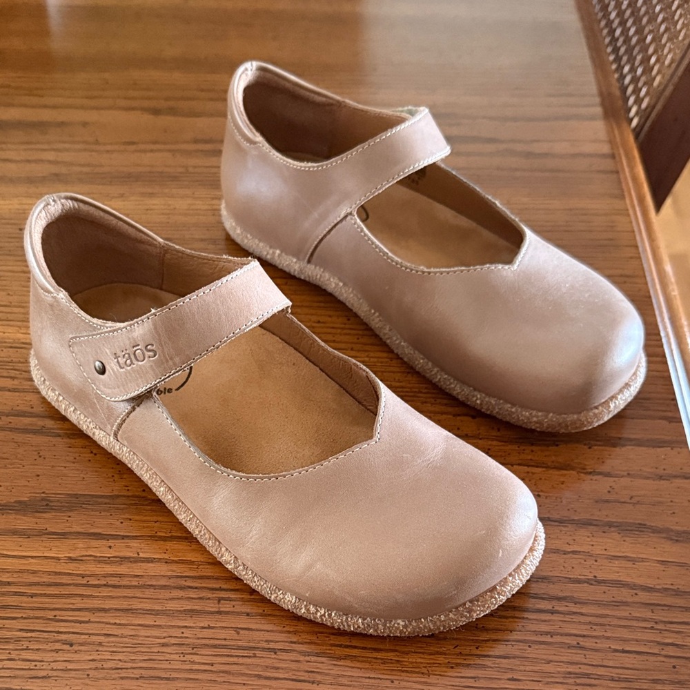 BRAND NEW IN BOX  Taos Footwear Tan Mary Jane Shoes